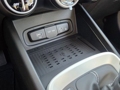 New 2025 Hyundai Venue Limited image 28