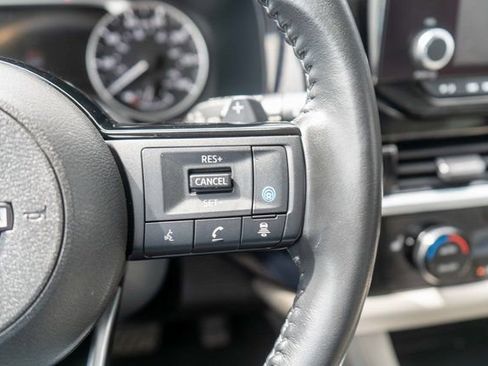 Used 2022 Nissan Pathfinder SV AWD/4WD image 29