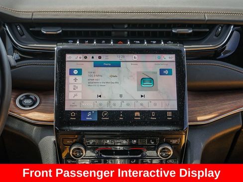 Used 2022 Jeep Grand Cherokee Summit w/ Luxury Tech Group V AWD/4WD image 12