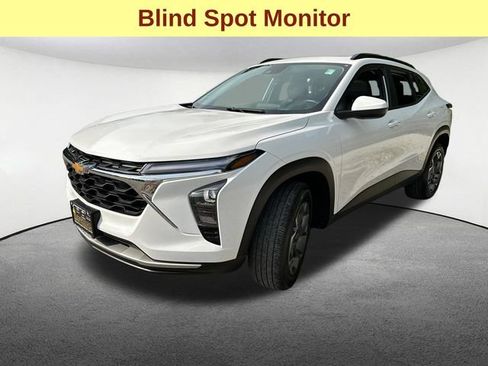 Certified 2024 Chevrolet Trax LT w/ Sunroof Package FWD image 6