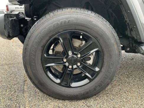 Used 2020 Jeep Wrangler Unlimited Sahara image 19