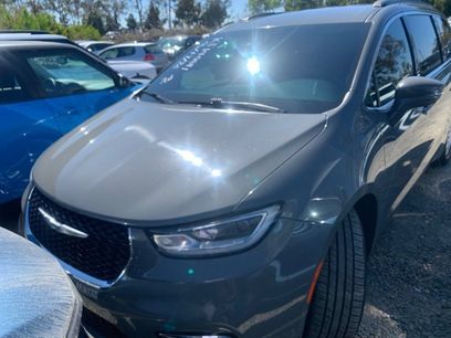 Used 2022 Chrysler Pacifica Touring-L