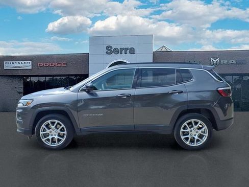 Used 2023 Jeep Compass Latitude AWD/4WD image 4