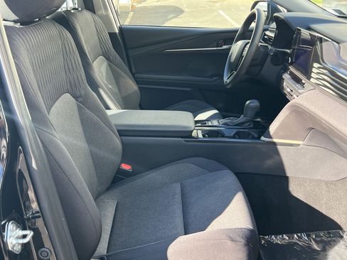 Used 2025 Toyota Camry LE FWD image 28