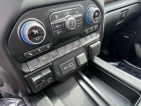 Used 2022 Chevrolet Silverado 1500 High Country image 18