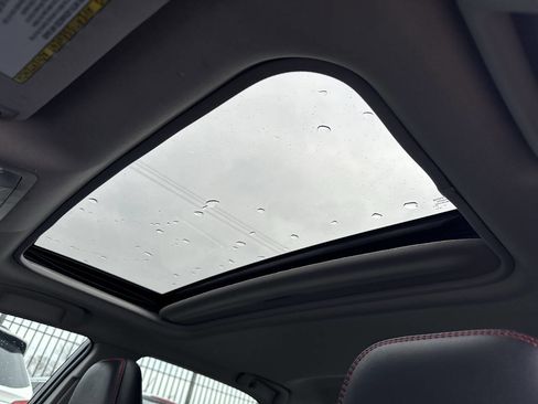 Used 2016 Toyota Camry SE w/ Moonroof Package image 16