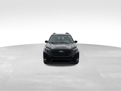 Used 2023 Subaru Forester Premium AWD/4WD image 2