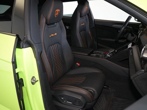 Used 2024 Lamborghini Urus Performante AWD/4WD image 24