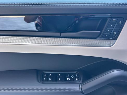 New 2026 Porsche Cayenne Coupe AWD/4WD image 12