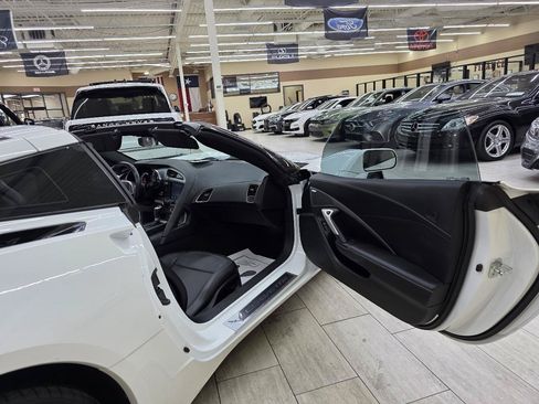 Used 2019 Chevrolet Corvette Stingray Coupe w/ Battery Protection Package RWD image 15