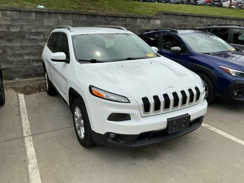 Used 2016 Jeep Cherokee Latitude w/ Cold Weather Group AWD/4WD image 4