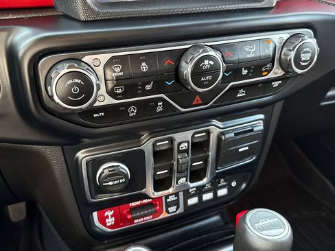 Used 2023 Jeep Gladiator Rubicon w/ LED Lighting Group AWD/4WD image 27