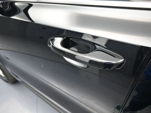 Used 2022 Kia Sorento LX image 32