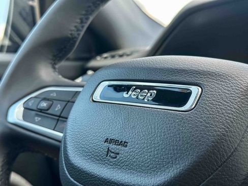 Used 2025 Jeep Compass Latitude AWD/4WD image 29