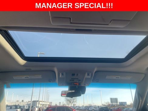 Used 2019 Cadillac Escalade Premium Luxury AWD/4WD image 18