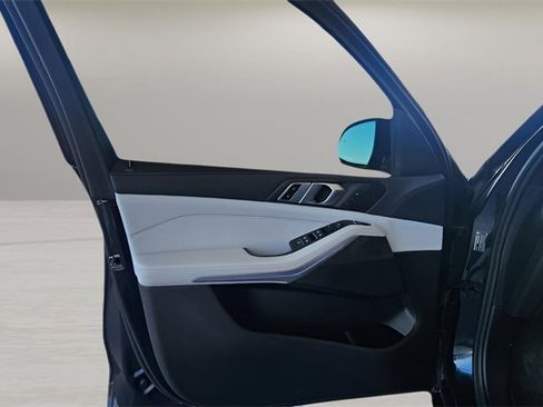 Used 2023 BMW X5 sDrive40i w/ M Sport Package image 11