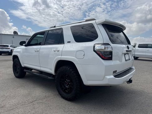 Used 2022 Toyota 4Runner SR5 Premium AWD/4WD image 4