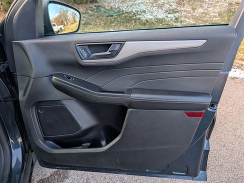 Used 2022 Ford Escape SE w/ Convenience Package image 31