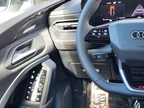 New 2025 Audi SQ5 Prestige image 25