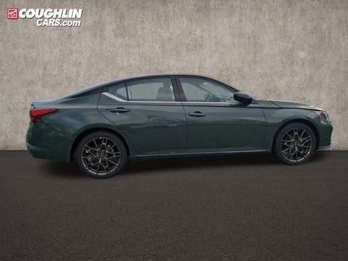 New 2025 Nissan Altima 2.5 SR image 9