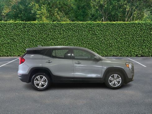 Used 2024 GMC Terrain SLE AWD/4WD image 2