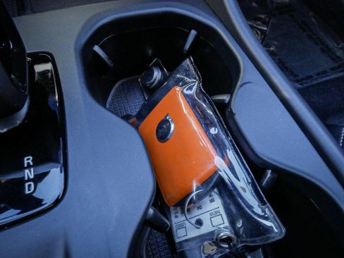 Used 2025 Volvo XC40 B5 Core image 36