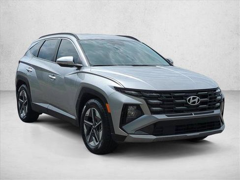 Certified 2025 Hyundai Tucson SEL FWD image 3