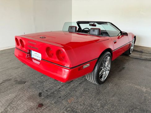 Used 1988 Chevrolet Corvette Convertible RWD image 9