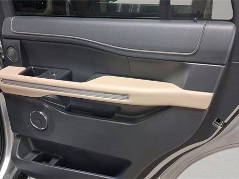 Used 2024 Ford Expedition Limited image 17