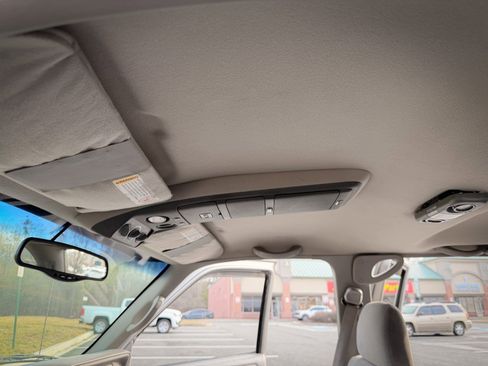 Used 1999 Chevrolet Suburban 2500 w/ Preferred Equipment Group 2 image 14