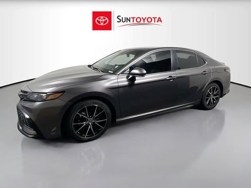 Used 2024 Toyota Camry SE w/ Convenience Package image 9