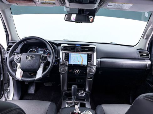 Used 2020 Toyota 4Runner SR5 Premium AWD/4WD image 31