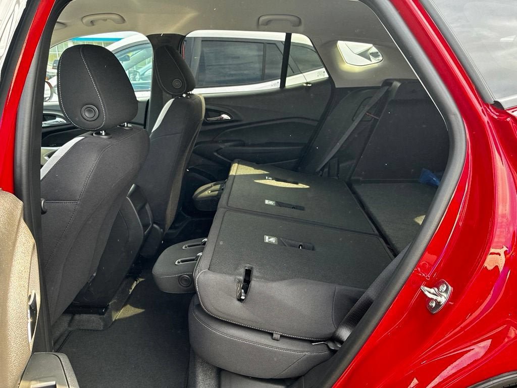 New 2026 Chevrolet Trax LS w/ LS Convenience Package FWD image 18