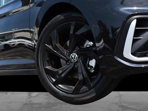 New 2026 Volkswagen Jetta SE FWD image 3