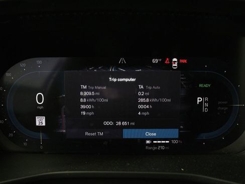 Used 2023 Volvo XC40 Recharge Ultimate image 12