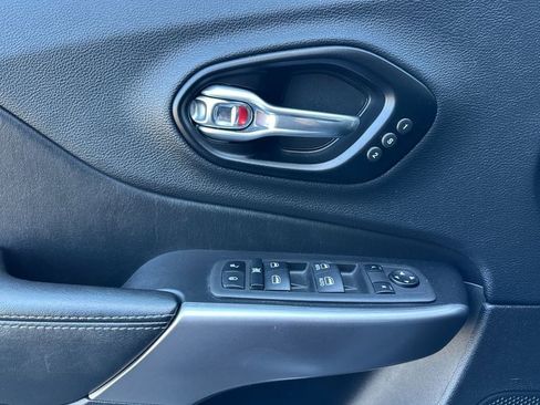 Used 2022 Jeep Cherokee Limited w/ Mopar Interior Package AWD/4WD image 11