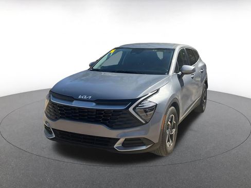 Used 2025 Kia Sportage LX image 4