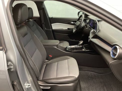 Used 2024 Chevrolet Trax LT w/ Driver Confidence Package FWD image 24