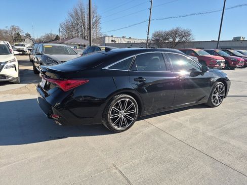 Used 2022 Toyota Avalon Touring w/ Advanced Safety Package image 5