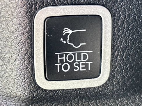 Used 2023 Jeep Grand Cherokee L Laredo AWD/4WD image 26