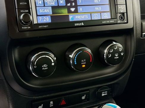 Used 2015 Jeep Patriot Latitude FWD image 16