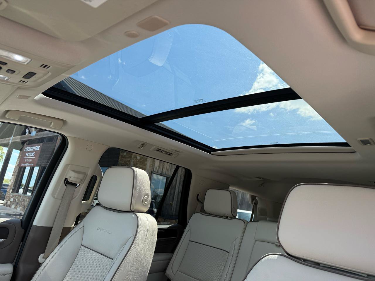 Used 2023 GMC Yukon Denali RWD image 48
