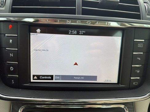 Used 2019 Lincoln Continental Reserve image 16