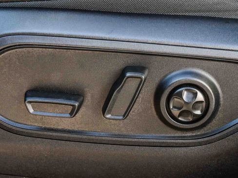 Used 2023 Jeep Grand Cherokee Limited w/ Black Appearance Package image 20