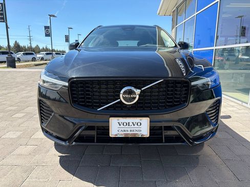 Used 2025 Volvo XC60 B5 Plus AWD/4WD image 3