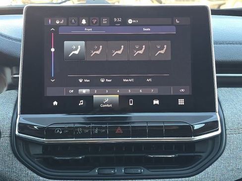 Used 2022 Jeep Compass Latitude image 31