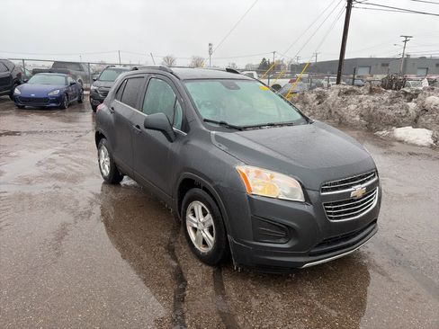 Used 2016 Chevrolet Trax LT w/ LT Convenience Package image 4