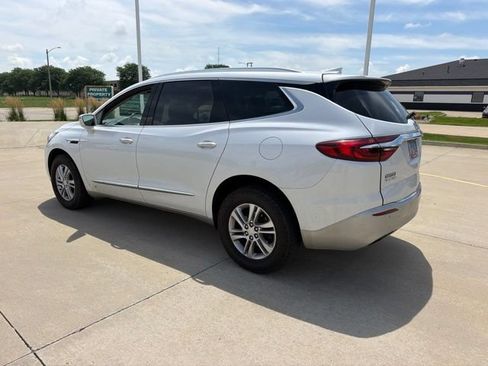 Used 2018 Buick Enclave Essence FWD image 3