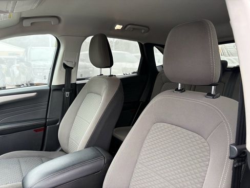 Used 2022 Ford Escape SE w/ SE Sport Appearance Package image 16