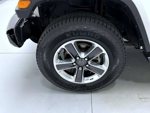 Used 2019 Jeep Wrangler Unlimited Sahara AWD/4WD image 22